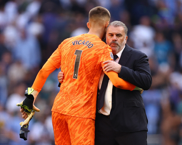 'Tottenham full of luck'Vicario GK suspicious handball foul scene. Both VAR and the referee missed out