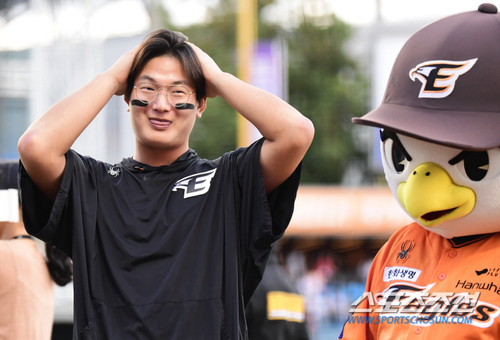 'The first thing that comes to mind is my parents' Kim Seo-hyun of Hanwha, who is in his second year as a professional, finally won his first impressive victory (Daejeon site)