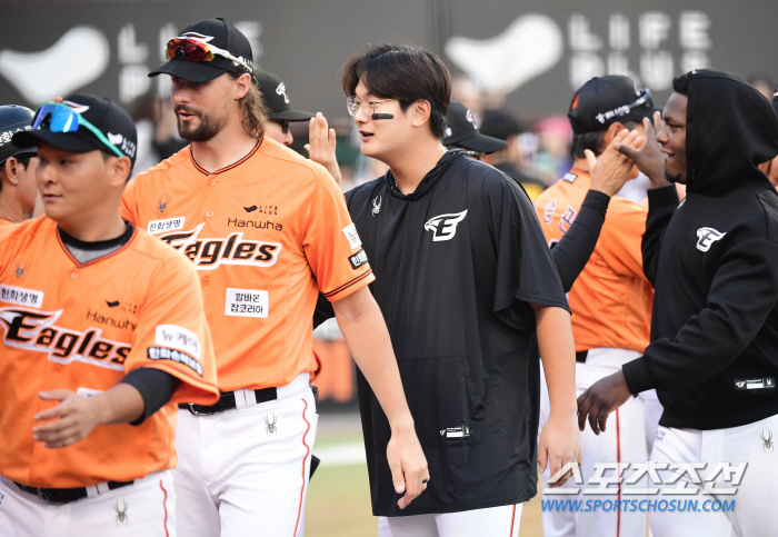 'The first thing that comes to mind is my parents' Kim Seo-hyun of Hanwha, who is in his second year as a professional, finally won his first impressive victory (Daejeon site)