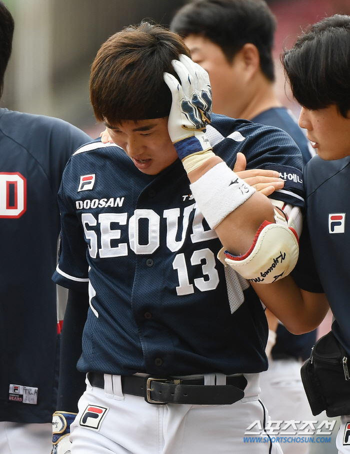 'Frustrated Doosan' Third baseman's headshot aftereffects, second baseman's enteritis, catcher's inflammation 