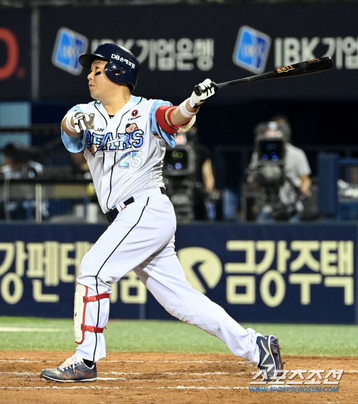 'Frustrated Doosan' Third baseman's headshot aftereffects, second baseman's enteritis, catcher's inflammation 