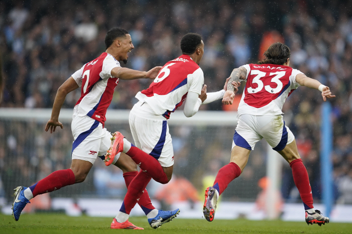 'Hit the opponent's larynx with the ball?' Manchester City-Arsnal match, which was like a dead-end drama, has begun the EPL championship war