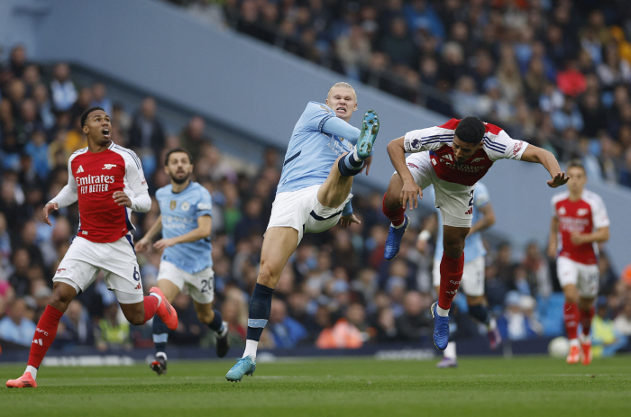 'Holan almost ruined the 100-goal feast'→''98 min dramatic equalizer to No. 1 Mercury'' Man City's 2-2 draw against Arsenal