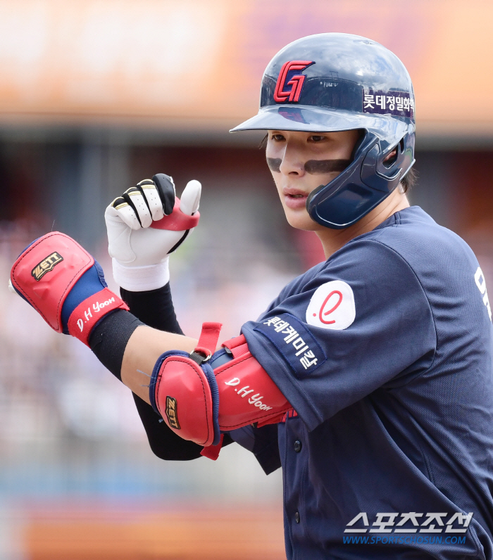 Jeon Jun-woo 3,000 hits → Yoon Dong-hee's come-from-behind hit'Thrilling reversal in the 9th inning'Lotte saved PS's hope! Seizing Hanwha and retaking 7th place 