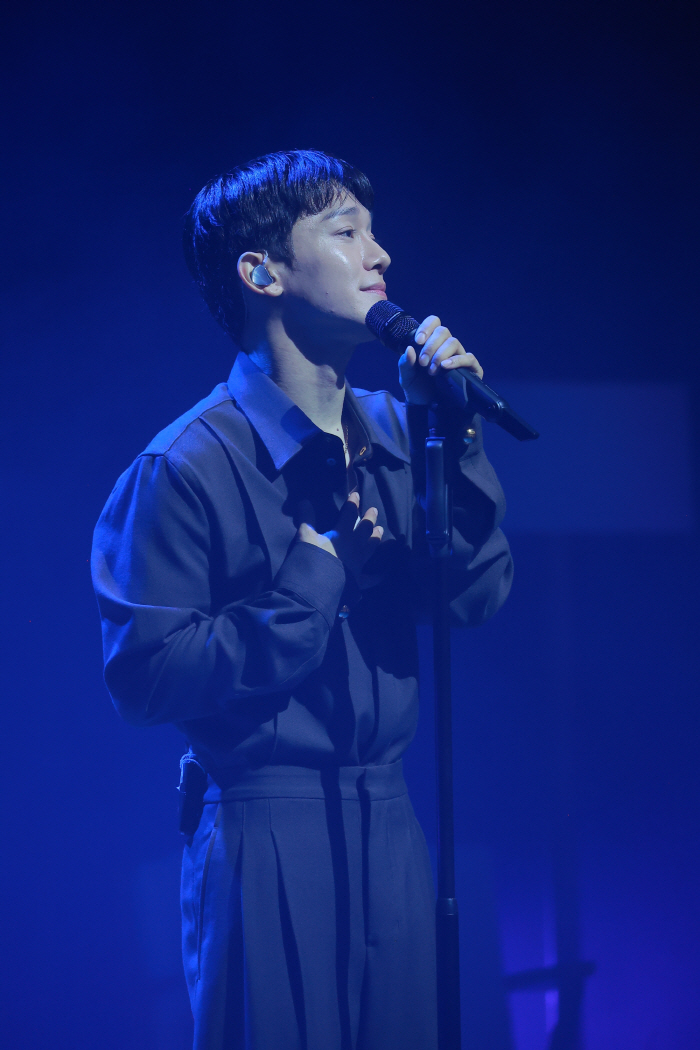  Chen's first solo fan concert new song 'Love You' will be released for the first time → 亞 tour