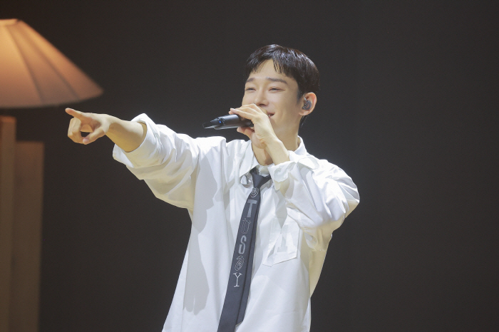  Chen's first solo fan concert new song 'Love You' will be released for the first time → 亞 tour