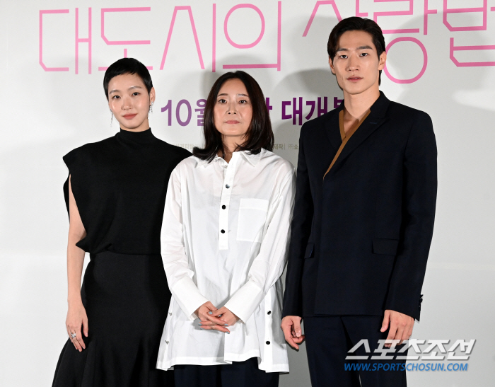  Director Kim Go-eun and Lee Yeon-hee - Director Noh Sang-hyun, 'How to Love in a Large City'