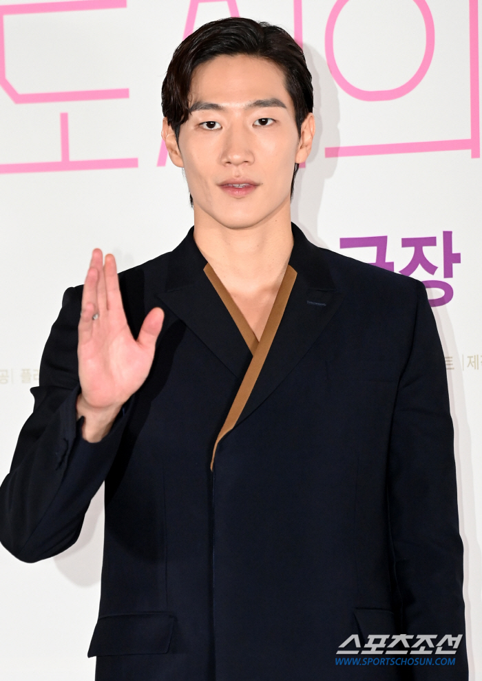  Roh Sanghyun, warm-hearted greeting