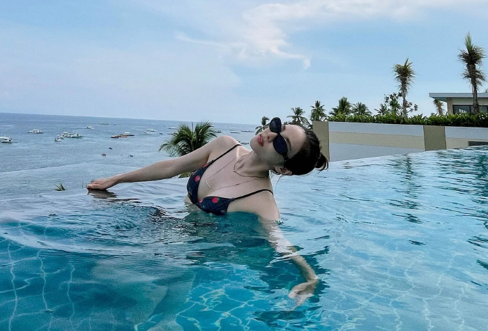 Sandara Park 'Singapore Water Bomb 女 God'Sandara Park, showing off her body in a bikini this time. Are you 39 years old?