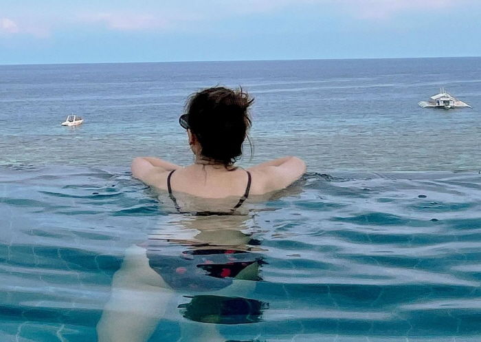 Sandara Park 'Singapore Water Bomb 女 God'Sandara Park, showing off her body in a bikini this time. Are you 39 years old?