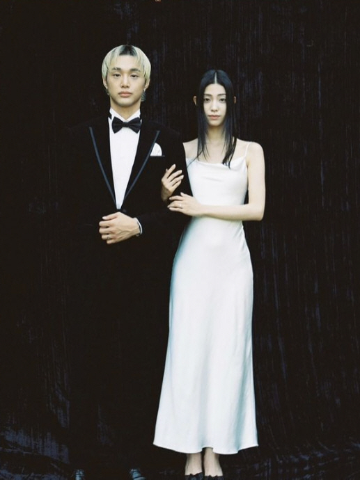  'YG Mix & Match Suspicion of School Crack'Jeong Jin-hyung reveals wedding photos of his entire wedding to Il Model