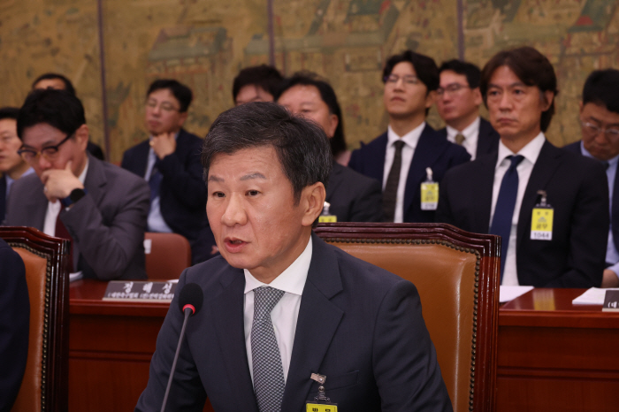  'If the chairman holds out, Korean soccer will be cut off even more' Commissioner Kim Seung-soo presses Chairman Chung Mong-gyu to step down