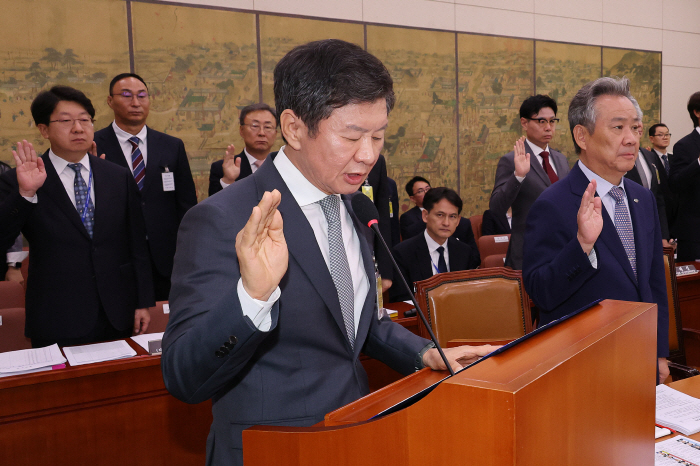  'If the chairman holds out, Korean soccer will be cut off even more' Commissioner Kim Seung-soo presses Chairman Chung Mong-gyu to step down