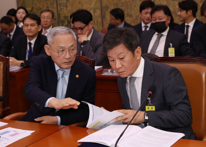 Chairman Chung Mong-gyu answered confidently, ''It's just a suspicion, and there are no defects.''