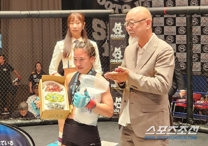 A Korean female fighter has won two consecutive games in the Japanese league. There is only one step left to win the championship