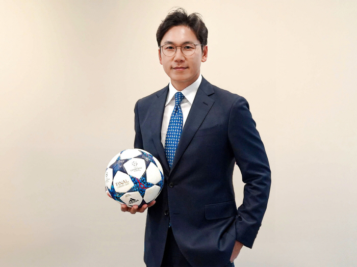 Kwangyong Lee announcer Lee Jung-hoo, Yang Eui-ji and co-star Ricoh Sports, No. 1 sports caster contract 'He will also become the best broadcaster as a freelancer.'