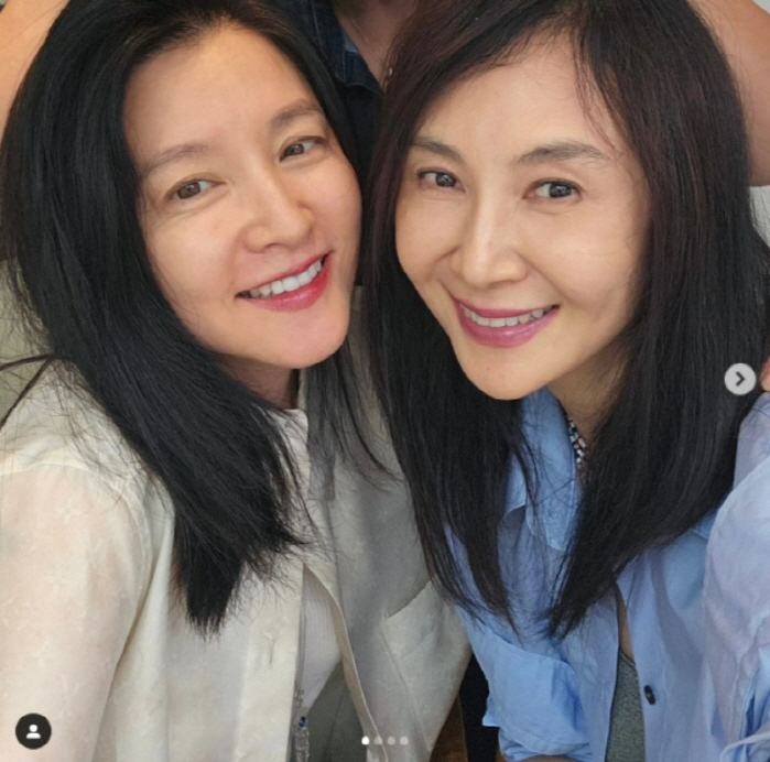 Lee Young-ae X Chae Si-ra, this combination is for real. 'First two shot since debut.'