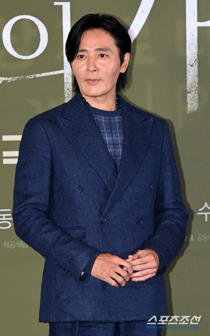  Jang Dong-gun, a serious charm