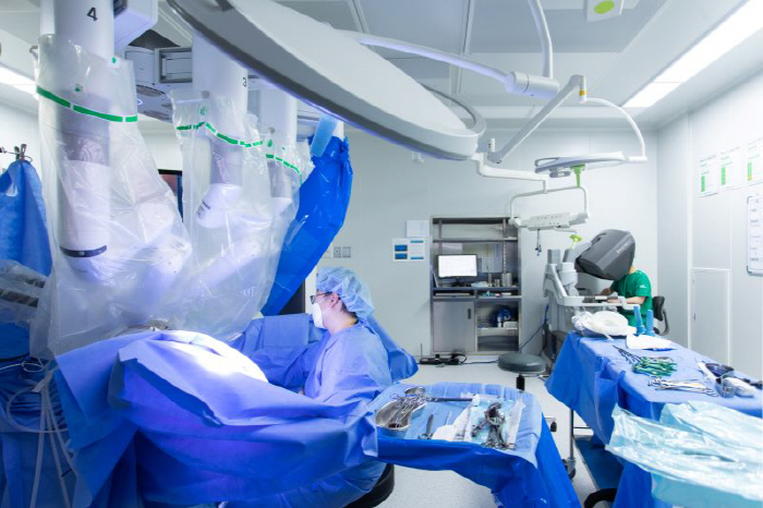 Ain Hospital achieves 300 Da Vinci Xi robotic surgeries and 76% of gynecological diseases are performed