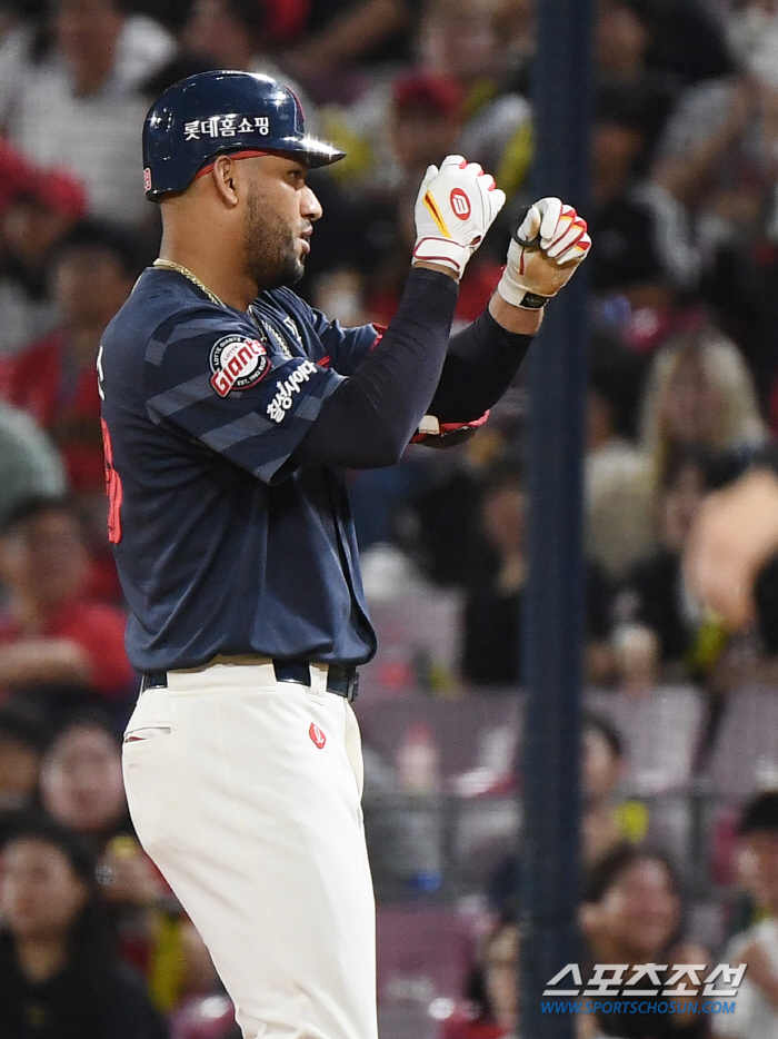 For the 10th consecutive year, Lotte scored five points against 170 innings vs. pitchers and won 52 against KIA 