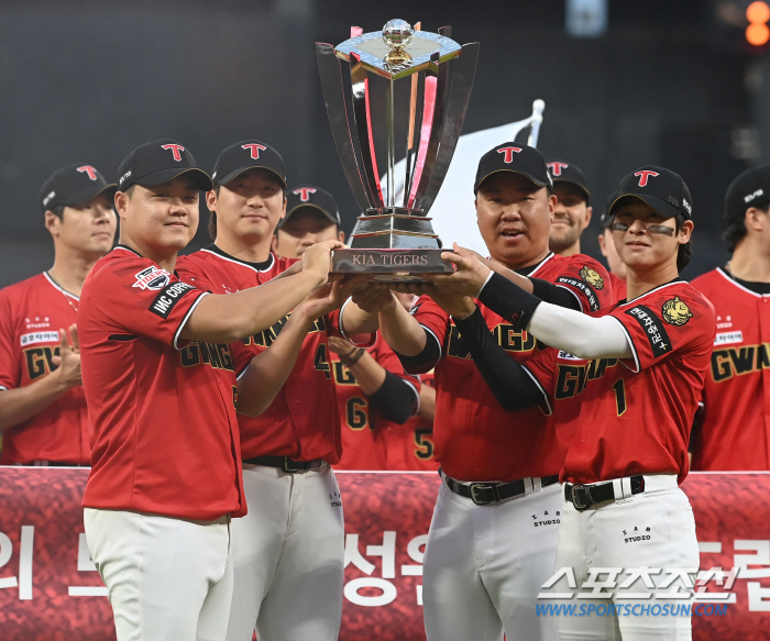 For the 10th consecutive year, Lotte scored five points against 170 innings vs. pitchers and won 52 against KIA 