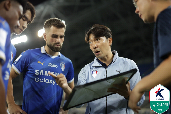  'Performance is frustrating' Suwon's dream of promotion will disappear...0-1 loss to Busan → 6th place fall