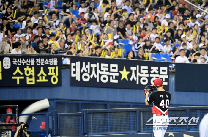 'Must play in KS' A loyal foreigner bites his mouthpiece and throws a second bullpen pitcher'passing point'KS' mound is becoming more and more reality