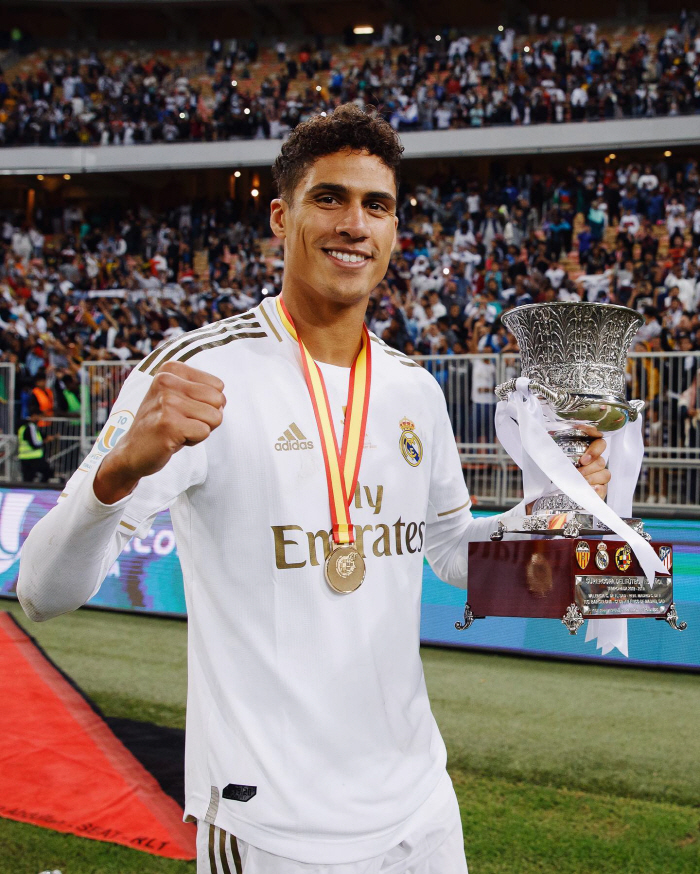  4 UCL wins  WC wins → Farewell with soccer at the age of 31...'Walkle Defender' Varane announces retirement from active duty'There must be an end to good things as well'