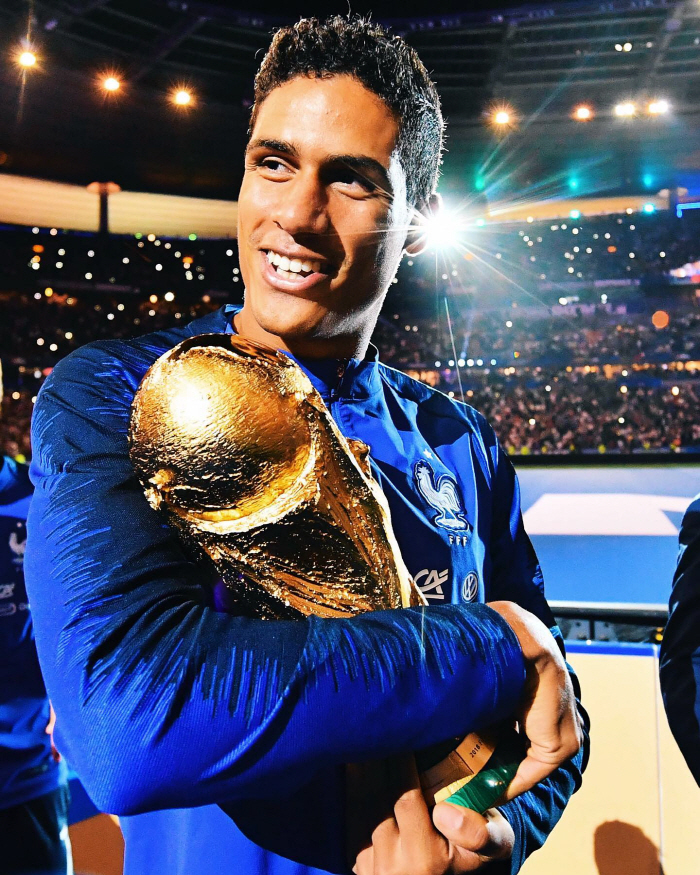  4 UCL wins  WC wins → Farewell with soccer at the age of 31...'Walkle Defender' Varane announces retirement from active duty'There must be an end to good things as well'