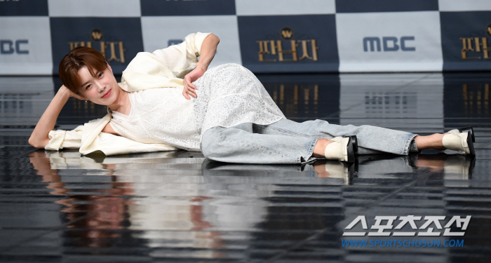  Jang Doyeon 'Lying down pose'