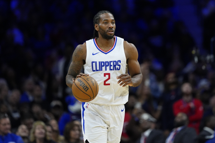 '200 Billion Won, Bad Business' Los Angeles Clippers Bad news again! Ace Kawhi Leonard bi - season knee surgery. US media 'Leonard Re-signs, Worst Decision'