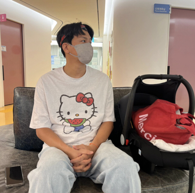 '43 years old' Kim Seung Hyun and Kitty T-shirt..It's right here