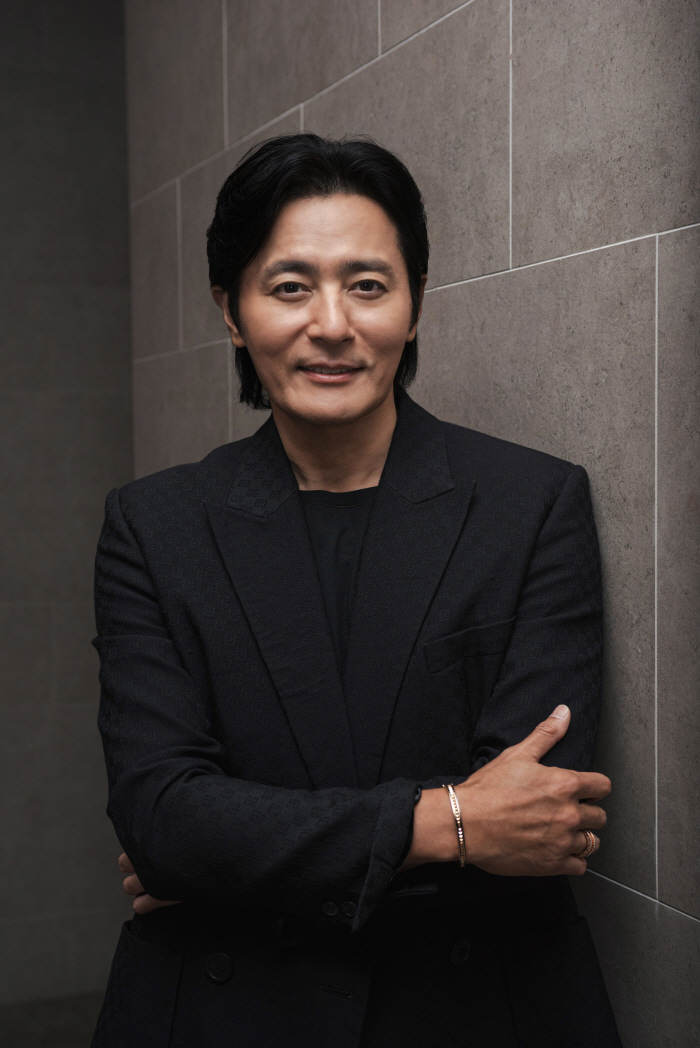  'Be careful not to affect the work'Jang Dong-gun, 'Controversy over his personal life'How do you feel about returning to work'Ordinary Family'