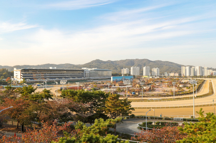  Korean Horse Racing Association holds an event to celebrate its 75th anniversary