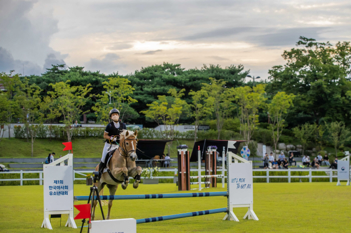  The Korea Racing Authority holds the 'Retired Race Horse Racing Championship' on the 4th