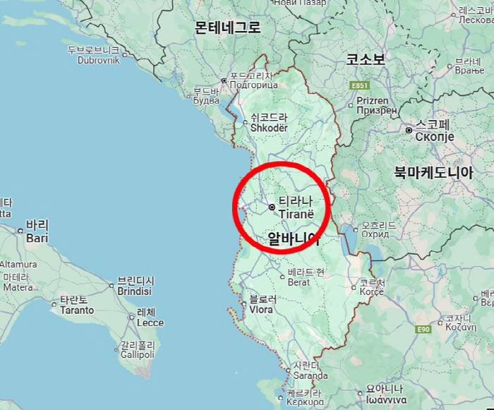 The world's smallest country is about 30,000 pyeong, with 14 soccer fields