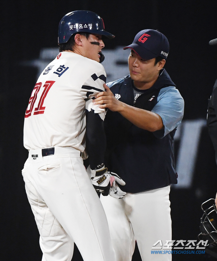 The head coach is also worried ↑ 