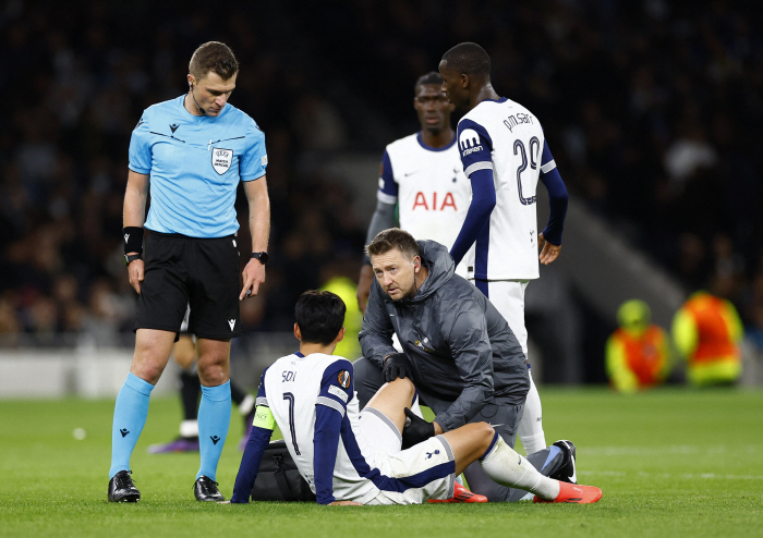 'Is it really okay' Son Heung-min, who collapsed in the end, has an A-match in October directly in the locker room, not on the bench