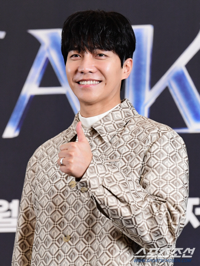 'It's all ♥' Lee Seung-gi eventually threw away 'Correct Image'...Do you become a betrayal icon