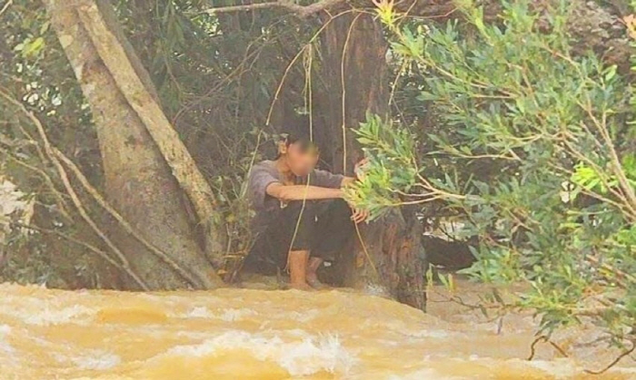 Man Isolated in Flooding Survives Hanging Trees for 9 Days 'Miracle'