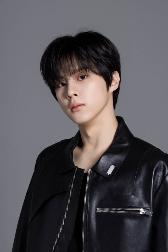  Kim Woo-seok joins the army on November 4th in the military band with NCT Jae-hyun