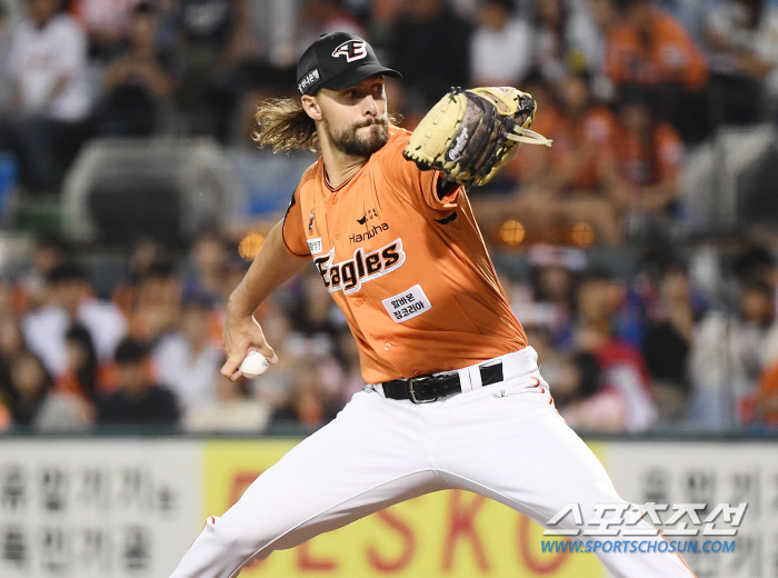 'Roh Si-hwan 3 hits  TWICE QS' Hanwha wins the final game of the season with KIA 