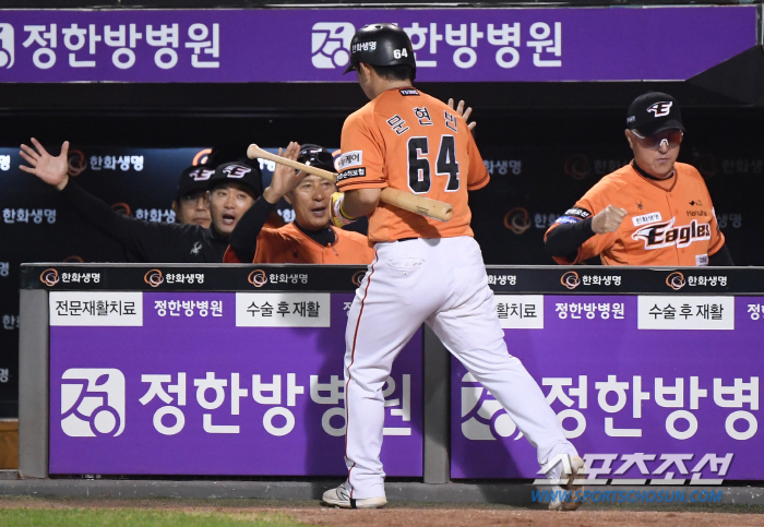 'Roh Si-hwan 3 hits  TWICE QS' Hanwha wins the final game of the season with KIA 