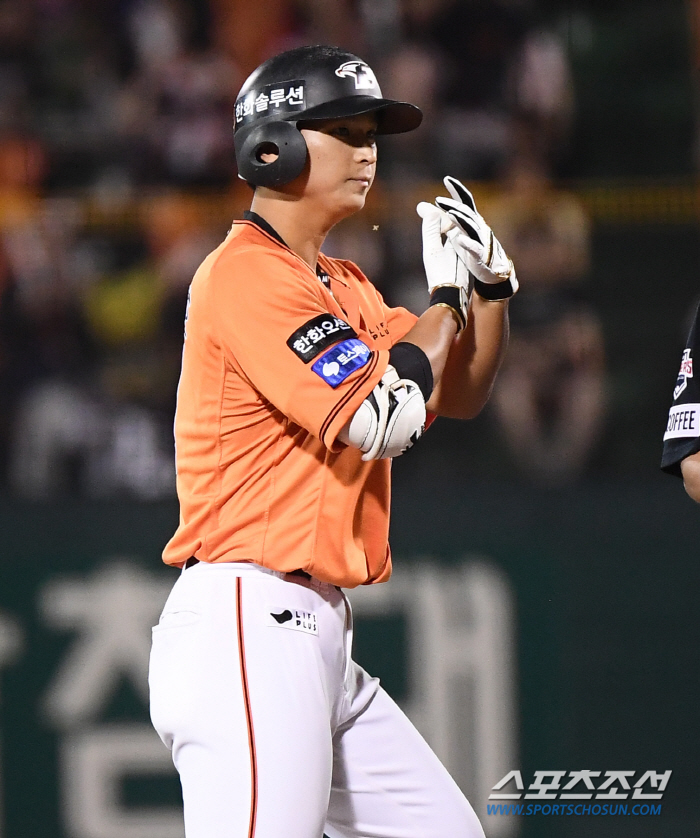 'Roh Si-hwan 3 hits  TWICE QS' Hanwha wins the final game of the season with KIA 