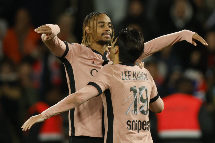 '3rd goal already'Lee Kang-in is really crazy, he flew completely...Director Enrique's all-time rave reviews 'It was really special'→PSG overpowered Ren 3-1''No. 1 in the league'