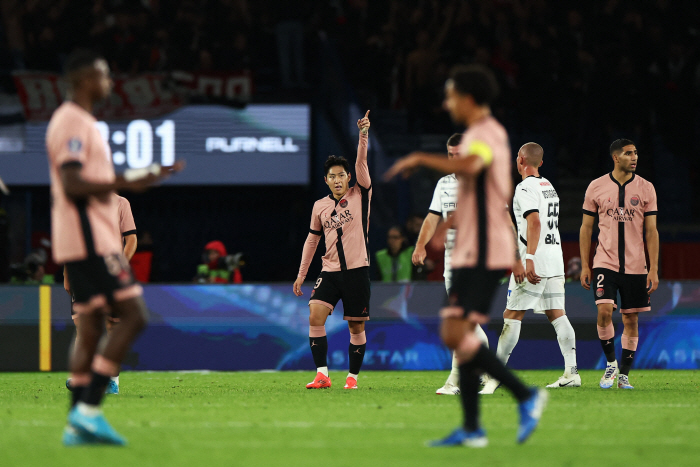 '3rd goal already'Lee Kang-in is really crazy, he flew completely...Director Enrique's all-time rave reviews 'It was really special'→PSG overpowered Ren 3-1''No. 1 in the league'