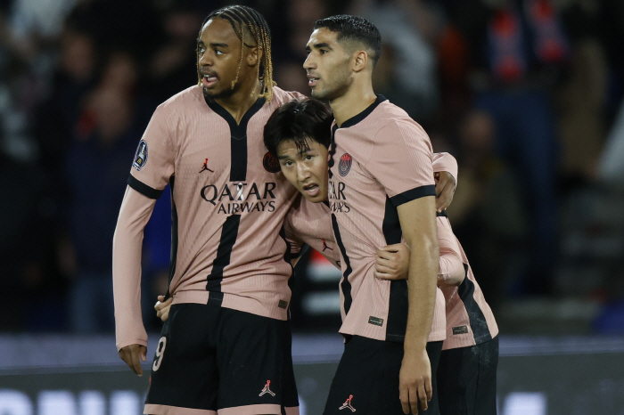 '3rd goal already'Lee Kang-in is really crazy, he flew completely...Director Enrique's all-time rave reviews 'It was really special'→PSG overpowered Ren 3-1''No. 1 in the league'