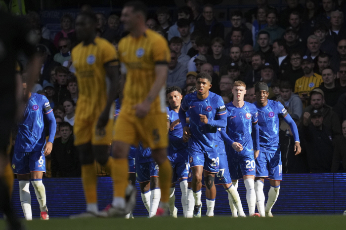 Cole Palmer, Holan, and Ronaldo are the first EPL players to win the 'first half of the pottrick' and beat Brighton 4-2 to '3 consecutive wins'