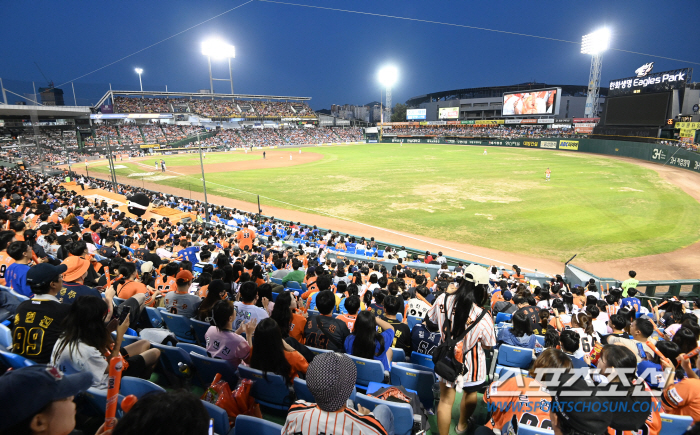 Good-bye! Eagles Park, good-bye! Jung Woo-ram Hanwha lost to NC in the final game 'Choi Sung-young good pitching' 