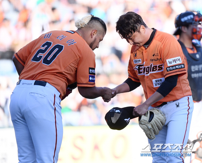 Good-bye! Eagles Park, good-bye! Jung Woo-ram Hanwha lost to NC in the final game 'Choi Sung-young good pitching' 